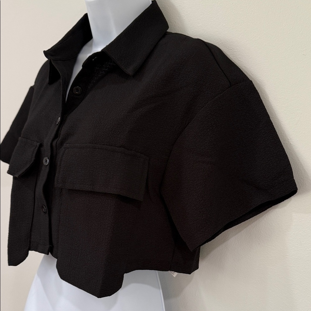 Black Cropped Button-Up Shirt - Picture 2 of 4